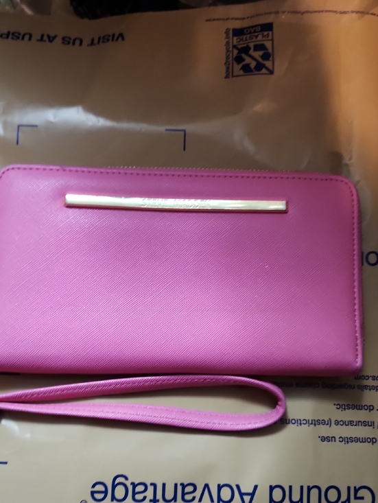 Steve Madden Handbags - Nwot Steve Madden Pink Wristlet Wallet with Gold Accent